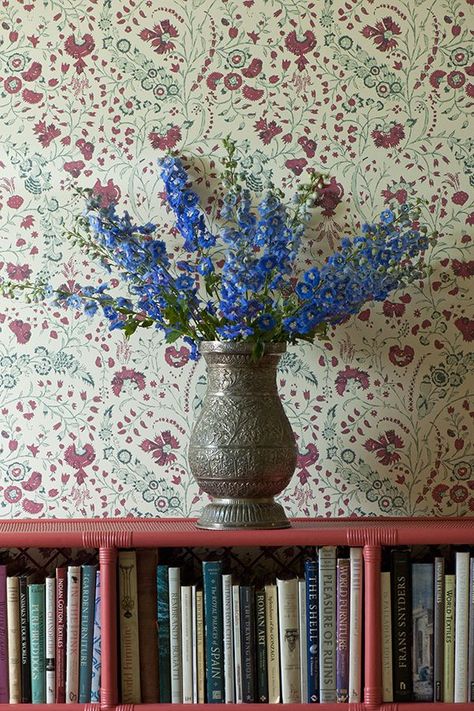 Chintz Wallpaper, Soane Britain, Furniture Rattan, Flat Decor, Chintz Fabric, Antique Textiles, Furniture Upholstery, Antique Design, Old Wallpaper