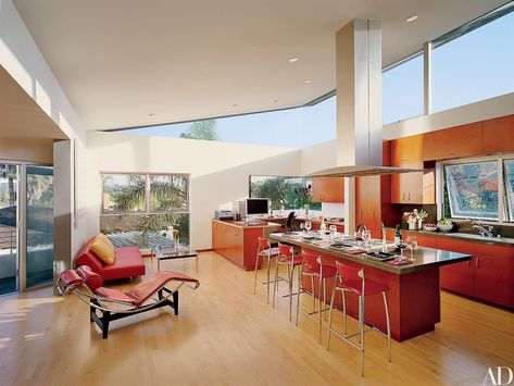 Celestory windows Loft Style Bedroom, White Wash Brick, New Orleans Homes, Clerestory Windows, Modern Architects, Loft Living, Hamptons House, Spacious Living Room, Architectural Features