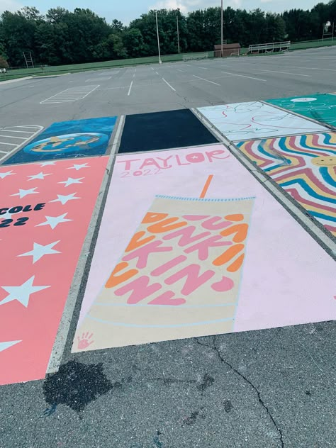 Jeep Senior Parking Spot, Senior Parking Spot Ideas Girly, Butterfly Parking Spot Painting, School Parking Spot Painting, Senior Painting Ideas, Painted Parking Spot Ideas, School Parking Lot Painting, Preppy Chalk, Cute Parking Spot Painting Ideas