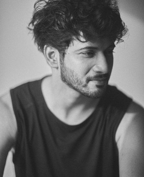 Rohit Saraf Wallpaper, Rohit Saraf, Green Suit Men, Hipster Haircuts For Men, Men Fashion Photoshoot, Men Faces, Crush Pics, Cute Couples Photography, Golden Boy