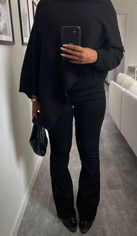 Long Black Cardigan Outfit, Black Cardigan Outfit, Long Black Cardigan, Mode Zara, Cardigan Outfit, Corporate Wear, Clothing Staples, Effortlessly Chic Outfits, Stylish Work Outfits