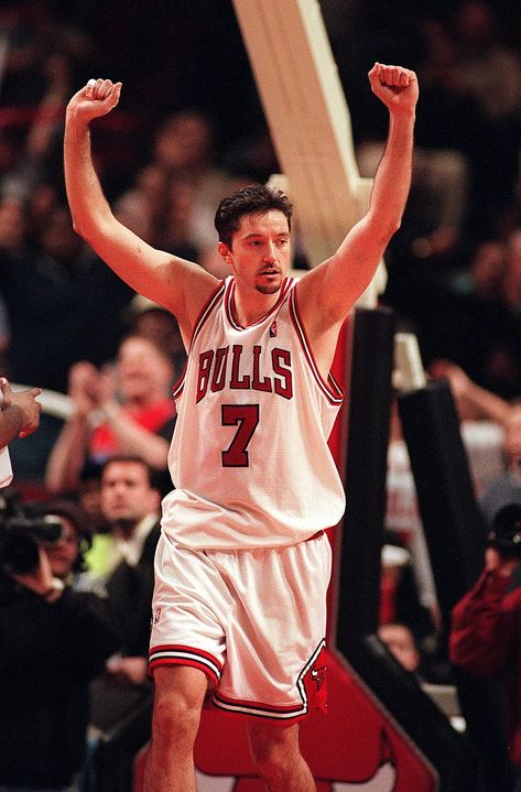 Toni Kukoc, Nba Basket, Nba Photos, Nba Basketball Teams, Phil Jackson, Sports Pics, Nba Wallpapers, Nba Chicago Bulls, Basketball Pictures