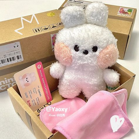 Korean Gifts Aesthetic, Crystal Shelves, Packaging Ideas Business, Kawaii Toys, Kawaii Plush, Crochet Fashion Patterns, Accessories Packing, Kawaii Shop, Cute Stuffed Animals