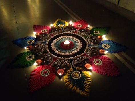 Rangoli Diwali Rangoli With Diya, Unique Rangoli Designs Beautiful Diwali, Diwali Rangoli Photos, Rangoli Designs Latest For Diwali, Beautiful Rangoli Designs Latest, Rangoli Designs Ideas, Peacock Rangoli Designs, Rangoli Photos, Sanskar Bharti Rangoli Designs