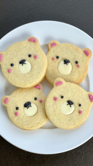 OhCakes - Winnie on Instagram: "Linzer teddy bear cookies 🐻🐻🐻 - I have been waiting for this special collab for quite some time!!! I am one of Holly’s @thelittleblogofvegan biggest fan as she makes the cutest vegan bakes. Her work is always so fun and unique ❤️ We share similar aesthetics for pretty & cute bakes so I cannot wait to see what Holly has created ! . . These cute sugar cookies are sandwiched with white chocolate @callebautchocolate . . I hope you like this idea! I will also be sho