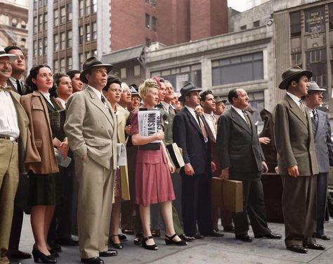 New York City, 1944 Nyc People, Noir City, Wwii Fashion, Fashion Through The Decades, Nyc History, People Reading, Nyc Times Square, D Day Landings, Colorized Photos