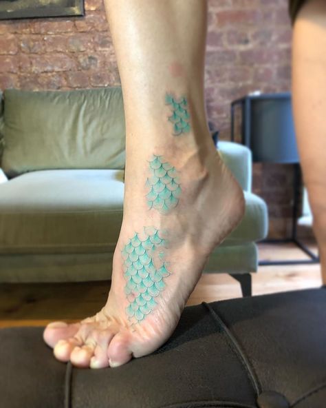 Water Hand Tattoo, Fish Scales Tattoo, Fish Scale Tattoo, Mermaid Tail Tattoo, Mermaid Scales Tattoo, Black Line Tattoo, Uv Tattoo, Bestie Tattoo, Blue Rose Tattoos