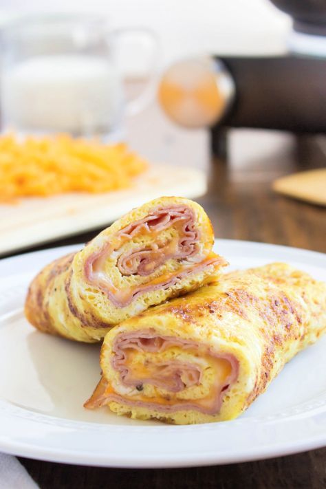 Low Carb Breakfast Roll Ups Breakfast Roll Ups, Quick Low Carb Breakfast, Keto Egg Recipes, Trim Healthy Mama Breakfast, Bariatric Breakfast, High Protein Bariatric Recipes, Easy Breakfast Dishes, Breakfast Roll, Breakfast Quesadilla