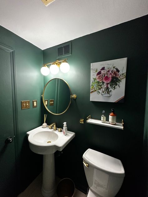 Paint Color - BM Hunter Green Emerald Green Behr Paint, Bm Hunter Green, Hunter Green Paint Colors Behr, Billard Green Paint, Best Dark Green Paint Colors Behr, Behr Hunter Green Paint, Royal Hunter Green Paint Ppg, Wall Paint Combination, Powder Room Refresh