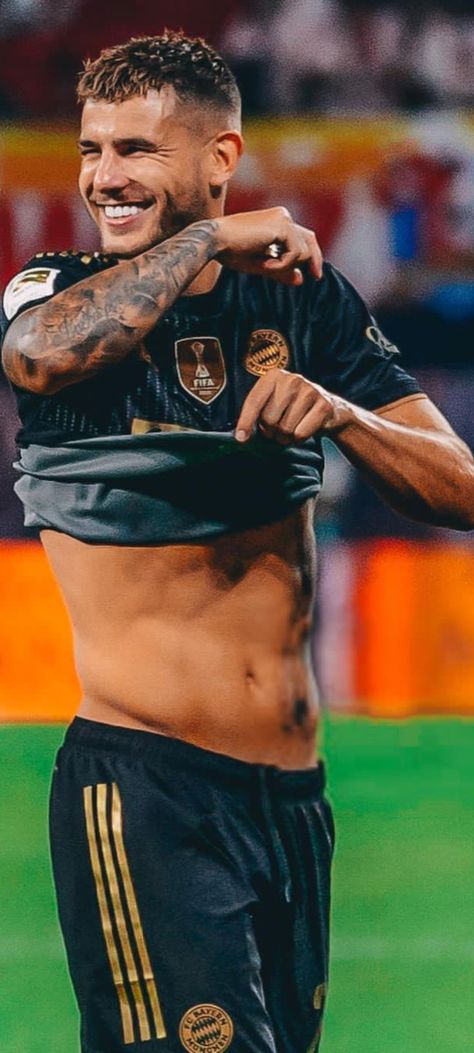 Lucas Hernandez, Best Soccer Players, Tyler Posey, Soccer Guys, Theo James, Soccer Boys, Football Lovers, Chicago Pd, Men Bodies