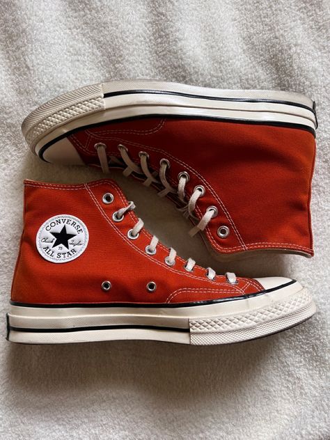 Converse Chuck Taylor Outfit, Chuck Taylors Outfit, Sahlo Folina, Orange Converse, Outfit Converse, Red Chucks, Color Converse, Band Aesthetic, Chuck Taylor 70