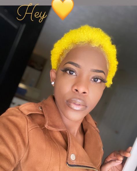 Kiss Semi-Permanent Hair Color -FUNKY YELLOW Yellow Hair Dye, Type Hairstyles, Funky Hair Colors, Blk Women, Yellow Hair Color, Short Hair Designs, Creative Hair Color, Creative Hair, Type 4 Hair