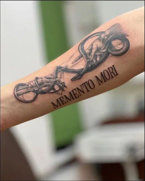 85+Inspiring Memento Mori Tattoos: Eternalize Mortality With These Tattoo Designs Momento Mori Tattoo, Memento Tattoo, Memento Mori Tattoo, Tattoo Name Fonts, Art Outline, Outline Template, Template Portfolio, Minimalist Inspiration, Scary Tattoos