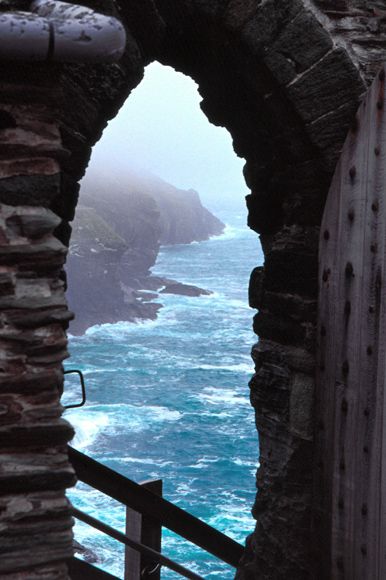 Tintagel Castle, perched on a hillside overlooking the turbulent Atlantic.  Cornwall, Englandmagico Tintagel Castle, Magic Places, Devon And Cornwall, Have Inspiration, Cornwall England, Beautiful World, Great Places, Cornwall, The Ocean