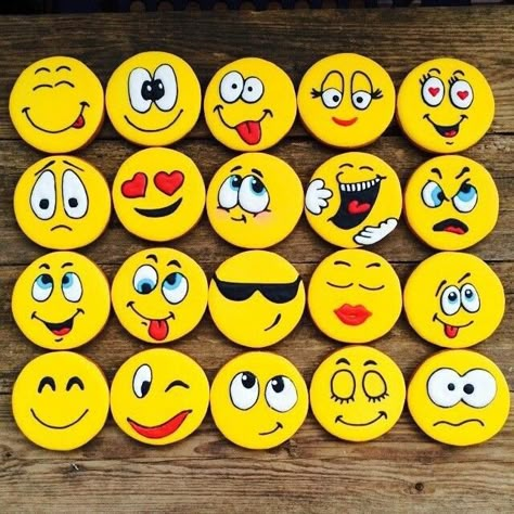 Emoji Rocks, Emoji Cookie, Biscuit Decoration, Best Cookies, Halloween Wallpaper Cute, Diy Rock Art, Logo Design Inspiration Creative, Painted Rocks Craft, Painted Rocks Diy