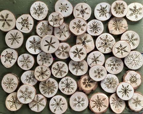 Snowflake Wood Burning, Wood Burned Snowflakes, Etsy Store Ideas, Snowman Hats, Wood Burning Tips, Wood Burning Techniques, Wooden Decorations, Wooden Slices, Wood Burning Crafts