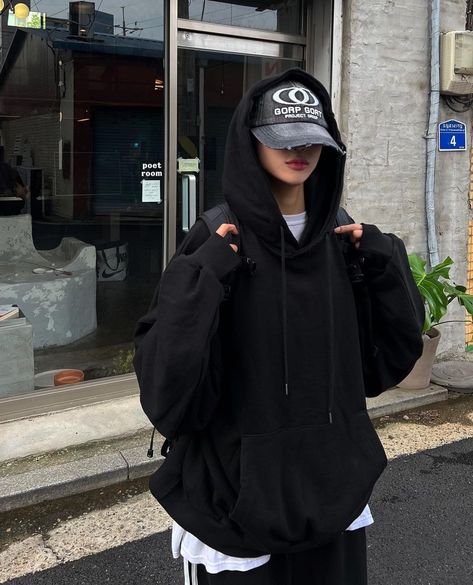 Black Hoodie Outfit, Oversized Hoodie Outfit, Preppy Aesthetic Outfits, Classy Lifestyle, Boxy Hoodie, Korean Outfit Street Styles, Everyday Fashion Outfits, Tomboy Outfits, Tomboy Style Outfits