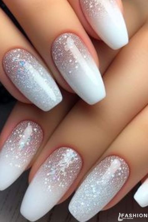 Holiday Nail Designs Winter, White Sparkle Nails, Sparkle Gel Nails, Simple Christmas Nails, Pink Christmas Nails, Christmas Nail Designs Easy, Blue Christmas Nails, Santa Nails, Mint Nails