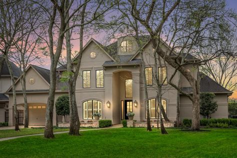 Rich Family House, Big Family House Exterior, Single Family Home, Unique Suburban House, Big House For Big Family, Utah Suburban House, Texas Suburban Home, Mansion Exterior, Dr House