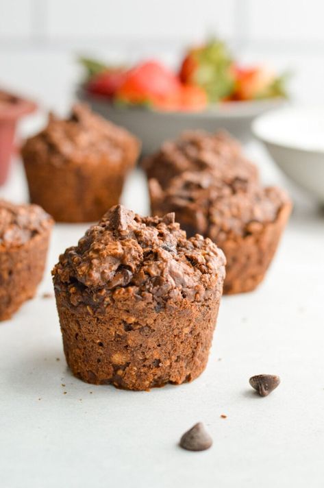 Chocolate Baked Oat Cups - Nourished by Nic Baked Oat Cups, High Fibre Breakfast, Fibre Breakfast, Perfect Bar Recipe, Perfect Bars, Macro Ideas, Meal Prep Week, Oat Cups, Breakfasts Healthy