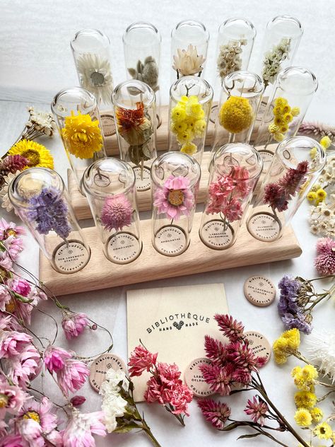 WhatTheFlower, Unique Gift Idea Flower Identification, Tiny Jars, Wildflower Baby Shower, Vintage Baby Shower, Purple Decor, Pink And Purple Flowers, Flower Names, Flower Display, Great Housewarming Gifts