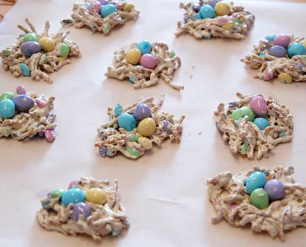 So cute and yummo too! Butterscotch Haystacks, Birds Nest Cookies, Easter Egg Sugar Cookies, Peeps Treats, Easy Easter Desserts, Easter Nests, Easter Snacks, Easter Desserts Recipes, Toll House