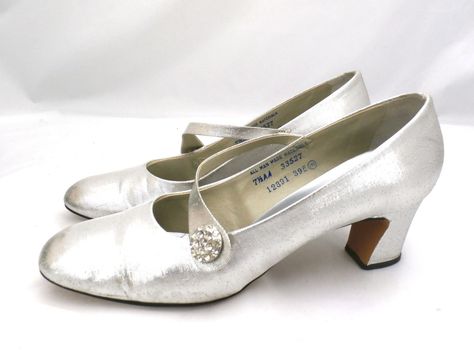 silver lame retro 1960s shoes Flapper Shoes, 1960s Shoes, 1920s Shoes, Silver Slippers, Victorian Shoes, Fancy Things, Ruby Slippers, Old Shoes, Mary Jane Heels