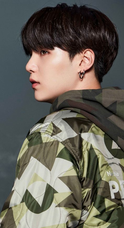 Two Block Cut, Boys Dyed Hair, Korean Fashion Kpop Inspired Outfits, Asian Haircut, Crop Hair, Korean Fashion Kpop, Side Hairstyles, Mullet Hairstyle, Min Suga