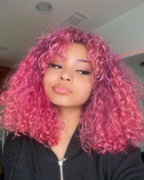 Pink Naturally Curly Hair, Pink Hair Curly Natural, Curly Dyed Hair Natural Curls Pink, Pink Dyed Curly Hair, Colourful Curly Hair, Dyed Hair Inspiration Pink, Medium Length Curly Hair Dyed, Pink And Purple Curly Hair, Dyed Hair Inspiration Curly