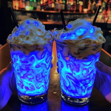 Futuristic Food Ideas, Blue Drink Aesthetic, Energy Drink Aesthetic, Drinks Aesthetic, Iced Drinks Recipes, Pretty Alcoholic Drinks, Cool Drinks, Best Fast Food, Blue Drinks