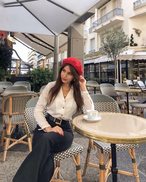 France Fashion Parisian Style, Cute Outfits With Hats, Parisian Outfits, Wide Leg Pants Outfit, Clueless Outfits, Classic Style Outfits, Fashion Business Casual, Paris Outfits, Outfits With Hats