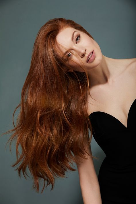 Copper Brown Hair Color, Copper Blonde Hair Color, Copper Brown Hair, Pretty Red Hair, Redhead Models, Pretty Redhead, Ginger Hair Color, Beautiful Red Hair, Redhead Beauty