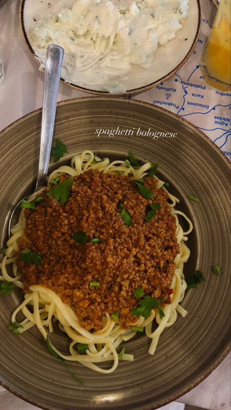 #food #pinterest #italianfood #spaghetti #bolognese #aesthetic Gcse Food Tech Meals, Pasta Bolognese Aesthetic, Spaghetti Astethic, Spagetti Bolognese Aesthetic, Spaghetti Bolognese Aesthetic, Bolognese Aesthetic, Spaghetti Aesthetic, Meat Spaghetti, Spaghetti Bolognaise