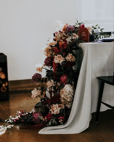 Moody Wedding Flowers, Dark Greenery, Moody Palette, Dark Romantic Wedding, Dark Wedding, Moody Wedding, Fall Wedding Bouquets, Wedding Designer, Fall Wedding Flowers