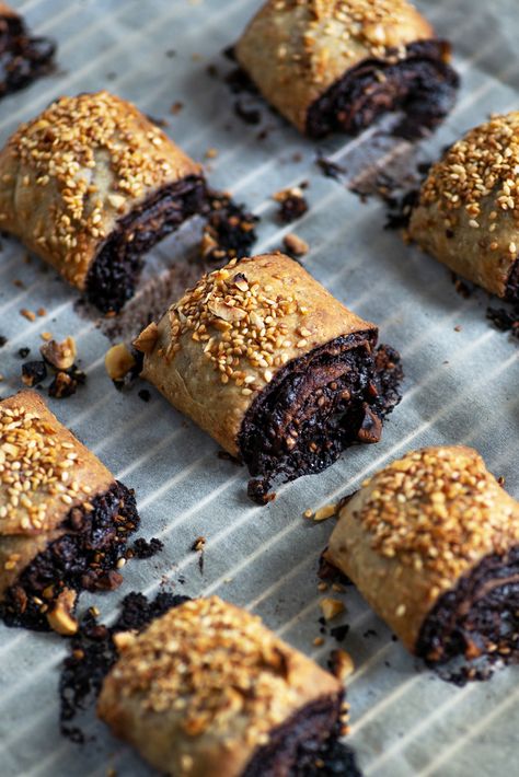 Hazelnut Rolls, Unhealthy Recipes, Unique Sweets, Recipes With Chocolate, Yotam Ottolenghi Recipes, Ottolenghi Recipes, Sweet Corner, Sweet Kitchen, Fit Foodie