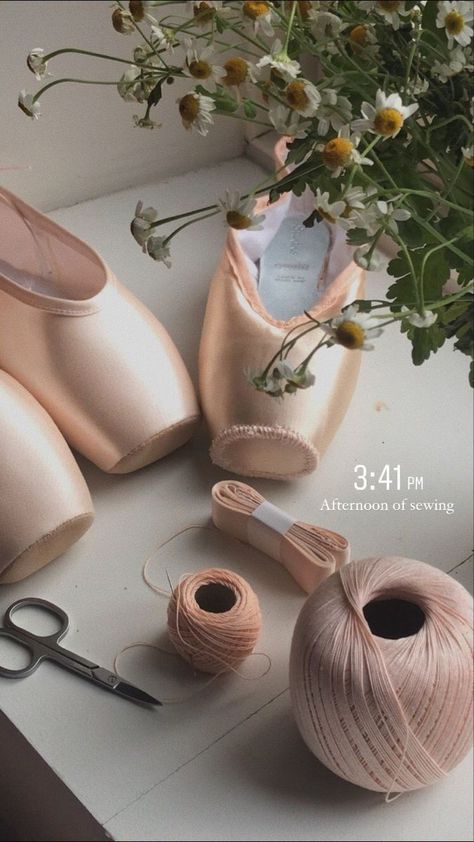 Romeo I Julia, Ballet Wallpaper, Dancer Lifestyle, Dance Aesthetic, Ballet Pictures, Ballet Beauty, Dance Dreams, Dance Tutorial, Ballet Inspiration