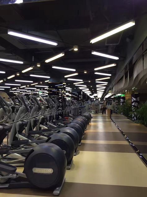 LED Lightings in Gym Gym Lighting Design, Gym Lighting Ideas Ceilings, Gym Led Lighting, Gym Ceiling Design, Black Gym Interior, Gym Lighting Ideas, Commercial Gym Design, Fitness Center Design, Dance Studio Design