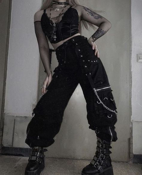 (1) OUTFITS FOR Y/N THAT ARENT DRY - Techwear - Wattpad Metalhead Girl Outfits, Techno Goth, Tech Wear Aesthetic, Cybergoth Outfits, Techno Clothes, Techno Outfit, Punk Style Outfits, Wwe Outfits, Alt Outfits