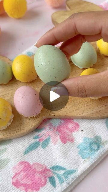 Precious Simons on Instagram: "Nothing says Easter like an adorable Easter egg!! 🐣🪺  These cutie Rice Krispie eggs were made using @wiltoncakes egg mold, pink, yellow and green mixed with white candy melts, and edible glitter!   After making the rice cereal treats, mold into the egg mold and let set. Once set remove from mold, wipe clean and fill about half way with candy melts, place the rice cereal treat egg directly on top of melted chocolate and let set. After unmolding you can splatter brown gel color diluted with water for the robins egg look! So so cute and so festive!!   #ricekrispietreateggs #candymelteastereggs  #wiltoncakes #wiltoncandymelts #bakedbyprecious #dippedricecrispytreats" Easter Rice Krispie Treats Ideas, Easter Bakes, Cake Pucks, Easter Rice Krispie Treats, Easter Egg Moulds, Easter Egg Filling, Rice Cereal Treats, Easter Food Crafts, Easter Egg Cake