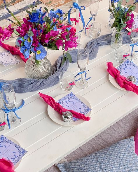 Bridal Shower Table Scape Ideas, Mama Mia Picnic, Mamma Mia Picnic, Mamma Mia Table Decor, Mama Mia Food, Mama Mia Wedding Aesthetic, Mama Mia Bridal Shower Theme, Mama Mia Theme, Mama Mia Themed Party