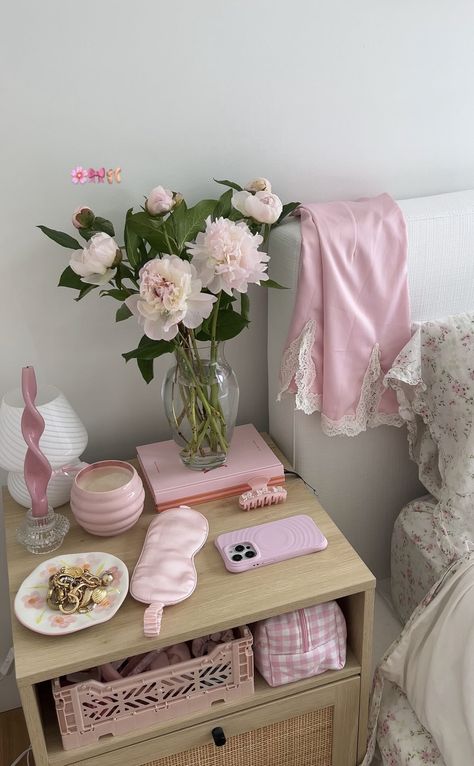 Sophie Diloreto, Pink Dorm, Girly Apartments, Coquette Room, Uni Room, Pink Lifestyle, Pink Pilates, Dream Apartment Decor, Pilates Princess