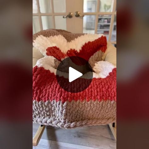 TikTok · Heather McCloskey Chuncky Blanket, Making A Blanket, Chunky Blanket Pattern, Chunky Blanket Diy, Finger Knitting Projects, Blanket Making, Chunky Blankets, Yarn Blanket, Finger Crochet