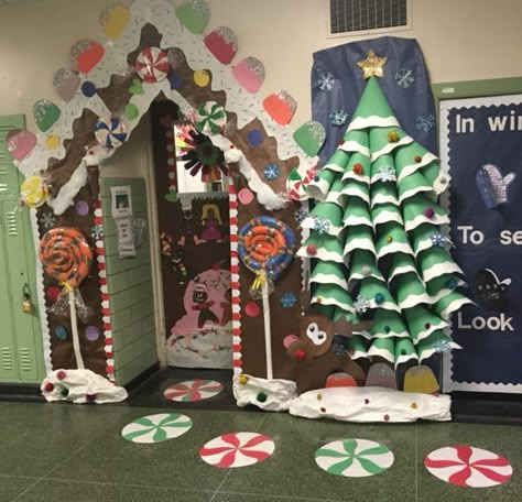 christmas holiday classroom decor and crafts Christmas Cubicle Decorations, Christmas Hallway, Door Decorations Classroom Christmas, Holiday Door Decorations, Classroom Christmas Decorations, Christmas Door Decorating Contest, Christmas Classroom Door, School Door Decorations, Christmas Door Decoration