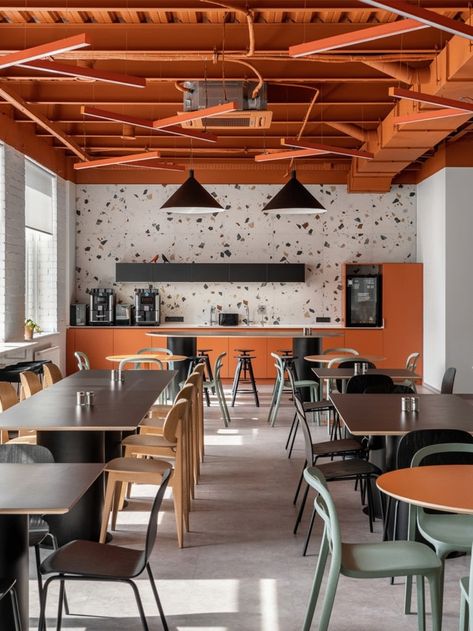 Colorful Conference Room Design, Office Lunchroom Ideas Interior Design, Cafeteria Office Design, Office Restaurant Design, Office Interior Design Commercial, Tranquil Office Space, Colorful Conference Room, Fastfood Design Interiors, Office Cafe Design