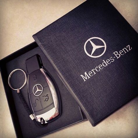 Keys Aesthetic, Mercedes Benz Coupe, Mercedes Logo, Car Brands Logos, Mercedes Wallpaper, Pitbull Art, Dream Cars Mercedes, Mine Mine, Mercedes Car