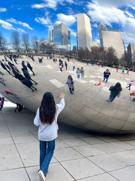 chicago, millenium park, bean, mirror bean, pose, aesthetic, city, illinois Chicago Bean Aesthetic, The Bean Chicago Poses, Millenium Park Chicago, Chicago Bean, Thea Stilton, Millenium Park, Chicago Aesthetic, 2024 Photo, Chi Town