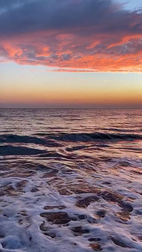 Sunset Gif, Sky Gif, Beach Video, Beautiful Scenery Pictures, Water Photography, Beach Wallpaper, Ocean Sunset, Sunset Wallpaper, Beautiful Locations Nature