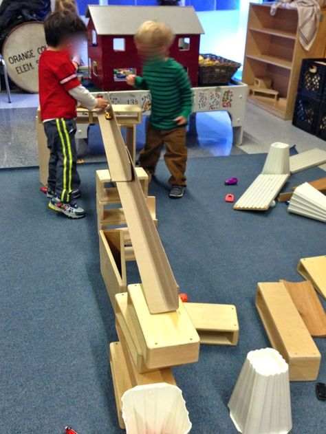 Blog post about all the different "learning" happening with ramps and balls in the block area-Pondering Preschool Creative Curriculum Preschool, Preschool Construction, Blocks Preschool, Preschool Stem, Block Center, Block Area, Construction Ideas, Transportation Theme, Inquiry Based Learning