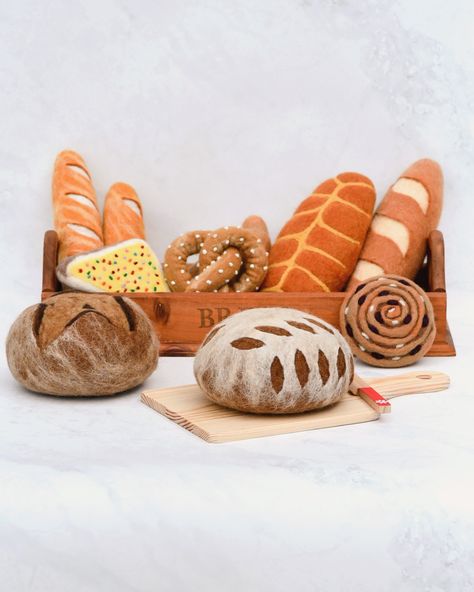 Happy Sunday! Does your little bakery look as amazing as this? From scored sourdough to pretzels and freshly baked baguettes, our felt play food brings the charm of a real bakery into your child’s imaginative world. 🍞🥨🥖 Swipe ➡️ for some of our new bakery goodies and let the creativity rise! #feltplayfood #pretendplay #handmadewithlove #playkitchen #sourdough #sourdoughscoring Felt Bread, Clothing Keepsake, Sourdough Loaf, Belle And Boo, Play Kitchens, Felt Play Food, Pretend Play Kitchen, Pretend Food, Creative Box