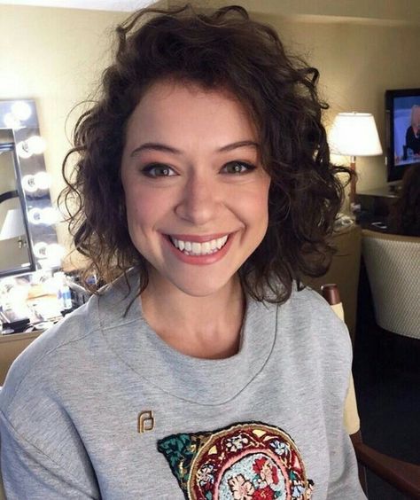 Tatiana Maslany Jennifer Walters, Tatiana Maslany, Orphan Black, Canadian Actresses, Black Star, Hulk, Short Film, Curly Hair, Beautiful People